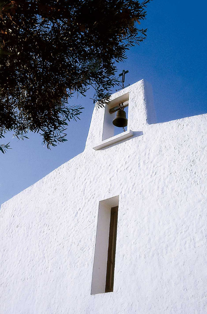 Es Cubells va començar a ser conegut arreu d´Eivissa i Formentera perquè s´hi establí el pare Palau i hi fundà una capella, posteriorment engrandida i erigida en temple parroquial. Foto: Bartomeu Tur Prats "Pou".