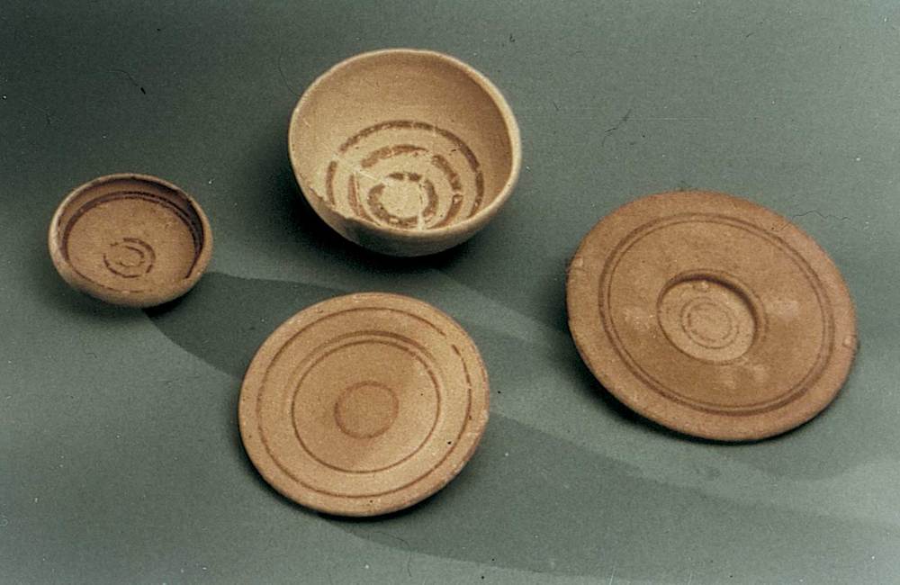 Època feniciopúnica. Plats i bols punicoebusitans amb decoració de línies pintades; pertanyen als s. V-IV aC. Foto: cortesia del Museu Arqueològic ´Eivissa i Formentera.
