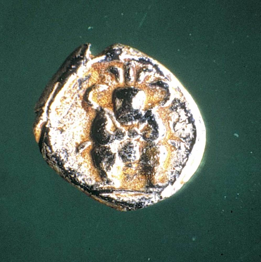 Època feniciopúnica. Moneda d´argent d´Eivissa; encunyació primerenca de final del s. IV o inici del III aC. Foto: A. Martín / Museu Arqueològic d´Eivissa i Formentera.
