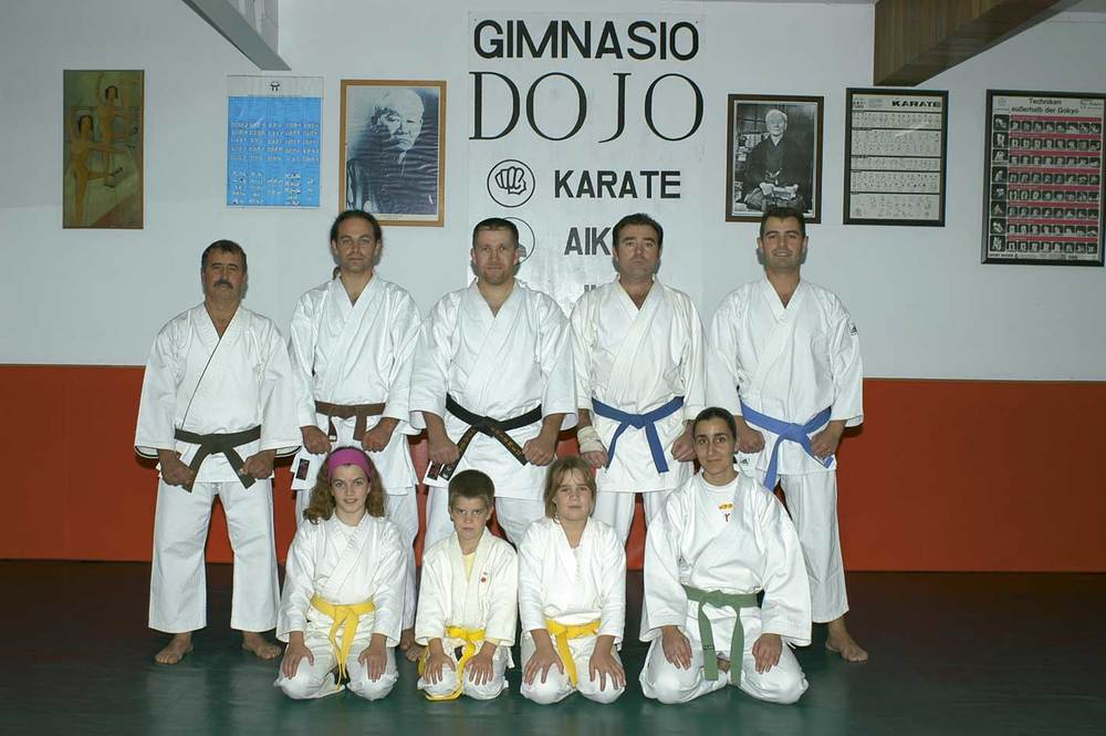Formentera. Esports. La secció de karate del club Dojo Formentera (2002). Foto Pins.