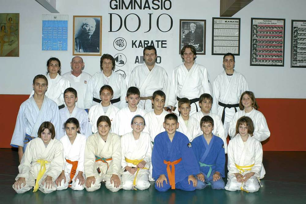 Formentera. Esports. La secció de judo del club Dojo Formentera (2002). Foto Pins.