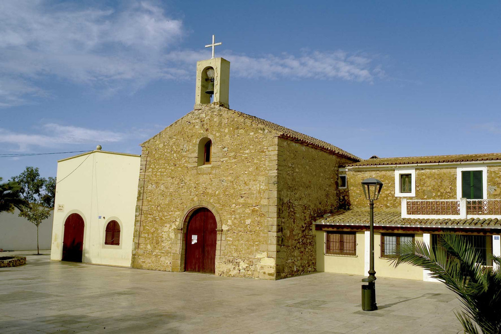 Església de Sant Ferran de ses Roques, construïda al s. XIX. Foto: Joan A. Parés.