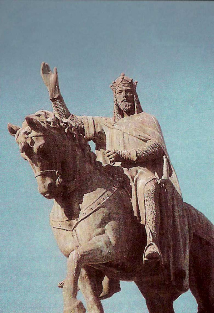 Usatges de Barcelona. Estàtua de Jaume I a la plaça d´Espanya de Palma. El compromís subscrit entre el rei i Guillem de Montgrí per conquistar Eivissa es regia pels Usatges.
