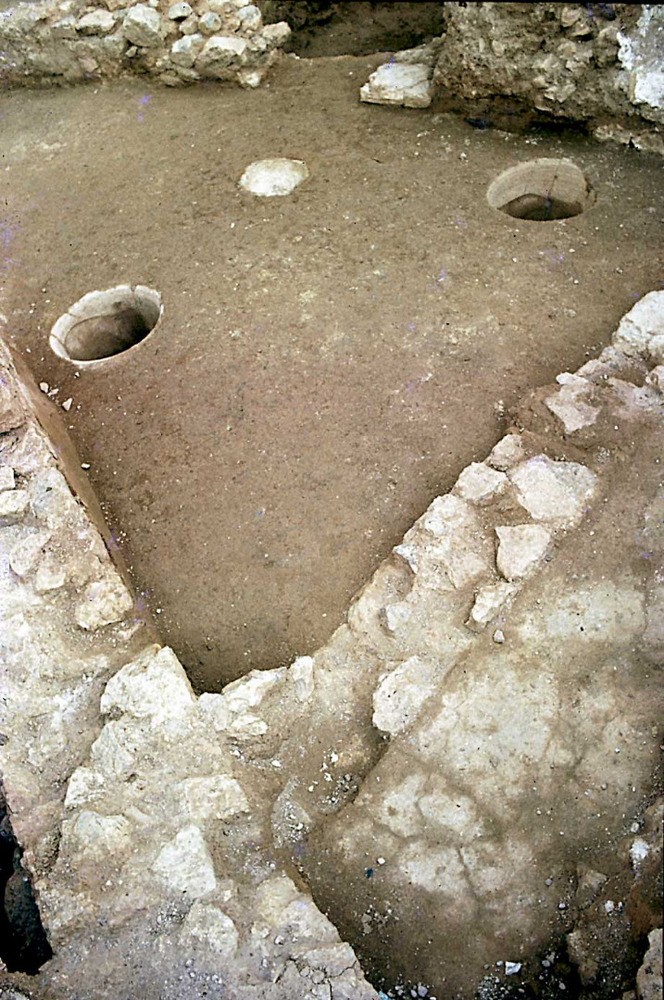 Arquitectura. Avinguda d´Espanya núm. 3, d´Eivissa. Dependències d´una terrisseria amb paviments. Darreria del s. III aC. Foto: Joan Ramon Torres.