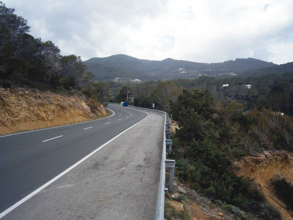 Vista de la carretera de Portinatx. Foto: Felip Cirer Costa.