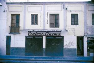 El Cinema Central o Central Cinema, proper a la plaça des Parc.