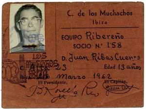 Carnet de soci del Club de los Muchachos. Cortesia de Joan Ribas Cuenca.