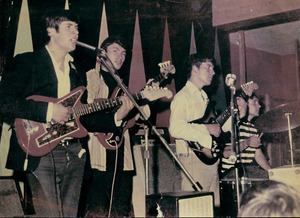 A dalt, The Drinkers, grup musical eivissenc dels anys seixanta. Foto: cortesia de Joan Marí "Marge".