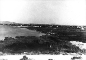 Es Prat, franja d´entre cinquanta i cent metres i el seu front marítim, la Barra, han estat urbanitzats amb nefastes conseqüències per a la seguretat del port.