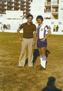 Juan Gallego Tomico amb el jugador de l´Espanyol Carlos Humberto Caszely.