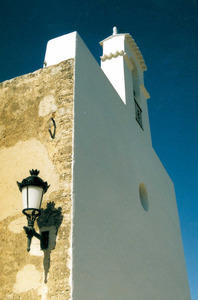 Façana de l´església de Sant Agustí des Vedrà, projectada per Pedro Grolliez de Servien. Foto: Vicent Ribas "Trull".