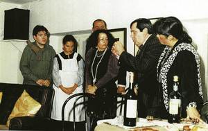 El Grup de Teatre del Casino des Moll, el 1987, en un moment de la representació de <em>Ses Frasquites</em>, de Pepita Escandell. Foto: arxiu de Pepita Escandell.