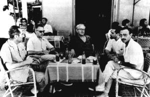 Francisco Gutiérrez Cossío (Pancho Cossío), al centre de la imatge, l´estiu de 1960 a la terrassa de l´Hotel Montesol, amb Marià Villangómez, Antonio Ruiz i Fernando-Guillermo de Castro. Foto: Josep Maria Subirà.