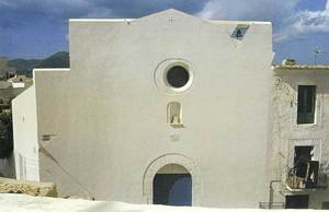 Façana de l´església de l´Hospitalet, després de la intervenció d´Elies Torres i J. A. Martínez Lapeña entre els anys 1981 i 1984. Foto: extret de <em>Documentos de arquitectura</em>.
