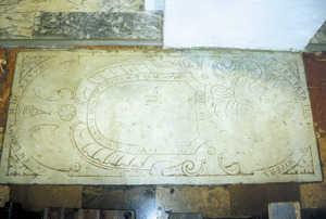 Làpida del sepulcre de la família Jover a la catederal d´Eivissa. Foto: Antoni Ferrer Abárzuza.