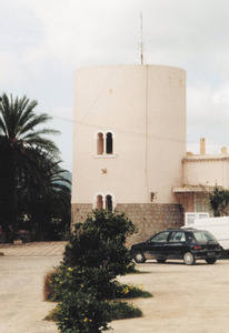 La torre de cas Margalits, integrada en la casa de can Llambies, annex a l´Escola Francesa, a Sant Jordi de ses Salines. Foto: Joan Josep Serra Rodríguez.