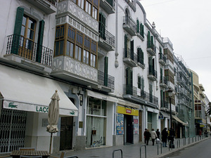 Edifici la Mutual, al passeig de Vara de Rey. Foto: Felip Cirer Costa.