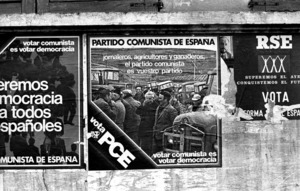 Una paret d´Eivissa amb cartells electorals del Partit Comunista d´Espanya, que a les Balears era representat pel Partit Comunista de les Illes Balears. Foto: Josep Buil Mayral / Arxiu d´imatge i so del Consell Insular d´Eivissa.