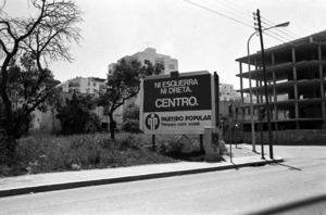 Propaganda electoral del Partit Popular a l´avinguda d´Espanya, cantonada amb el carrer del País Basc. Foto: Josep Buil Mayral / Arxiu d´imatge i so del Consell Insular d´Eivissa.