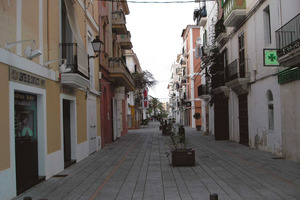 El carrer del Bisbe Cardona, eix central del Poble Nou de la Marina. Foto: Felip Cirer Costa.