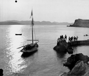 Benedicció del iot de Carles Roman Ferrer a la costa de Santa Eulària des Riu. Foto: Narcís Puget Viñas.