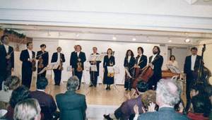 La Sala de Cultura de "Sa Nostra" a Eivissa ofereix cada any un concert de la Camerata "Sa Nostra". Aquesta imatge correspon al de l´any 1992. Arxiu de l´Obra Social "Sa Nostra" Caixa de Balears.