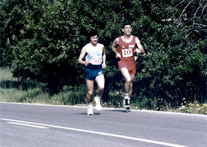 Dos participants a la Semimarató d´Eivissa, que organitza el Club d´Atletisme Pitiús. Foto: Toni Ritu.