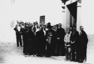 Seminari d´Eivissa: un grup de seminaristes amb el bisbe Salvi Huix. Foto: col·lecció Raymar.