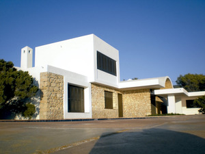 Casa de ses Voltes, a cala Carbó, dissenyada per Raimon Torres Torres la segona meitat dels anys seixanta del s. XX. Foto: Manel Díaz Jiménez.