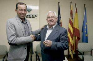 A l´esquerra de la foto, Joan Tur Ripoll, que dirigí la Delegació de la Cambra de Comerç d´Eivissa i Formentera durant deu anys, amb Marià Riera Riera. Foto: Moisés Copa / <em>Diario de Ibiza</em>.