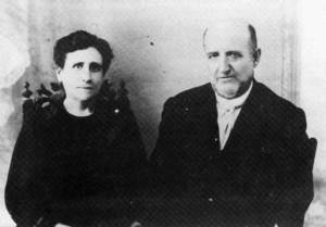 Unió Republicana (UR). El mestre Antoni Albert, que fou president d´aquesta formació a partir de 1906, acompanyat de la seua esposa. Extret d´<em>Antoni Albert i Nieto. Un mestre eivissenc</em>.