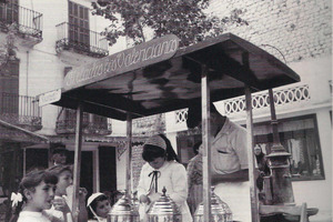 Carret de gelats de la família Galiana, propietària de Los Valencianos, establerts a Eivissa el 1933. Foto: Heinz Vontin.