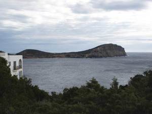 La punta d´en Valls, a la costa de la vénda des Figueral, del poble de Sant Carles de Peralta. Foto: Felip Cirer Costa.