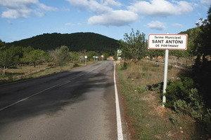 El camí Vell de Sant Mateu, quan entra al poble del mateix nom. Foto: Felip Cirer Costa.