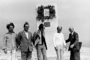 Imatge de 1978 del dia de la inauguració del monument dedicat a Jules Verne, situat vora el far de la Mola, a Formentera. Foto: Egil Mogens.