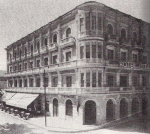 El Gran Hotel, aixecat pel metge Joan Villangómez Ferrer i inaugurat el 1933.