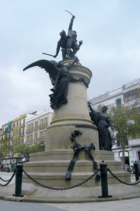 El monument al general Vara de Rey, inaugurat el 1904 per Alfons XIII. Foto: Vicent Marí.