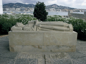 Estàtua jacent de Guillem de Montgrí, reproducció de la tomba del conquistador, que es troba a la catedral de Girona. Foto: Felip Cirer Costa.