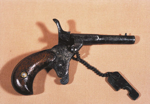 Pistola de senyoreta o matagossos, nom que fa referència a la funció gairebé dissuasiva que tenia. Cortesia del Museu Etnogràfic d´Eivissa.
