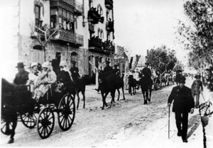 Una imatge de 1921 de la rua de Carnaval. Foto: col·lecció Raymar.