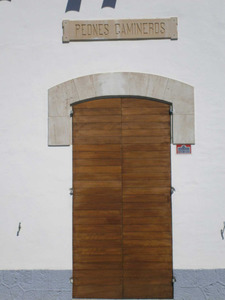 Porta de la "casilla" de peons de camins de la carretera de Sant Josep de sa Talaia. Foto: Felip Cirer Costa.